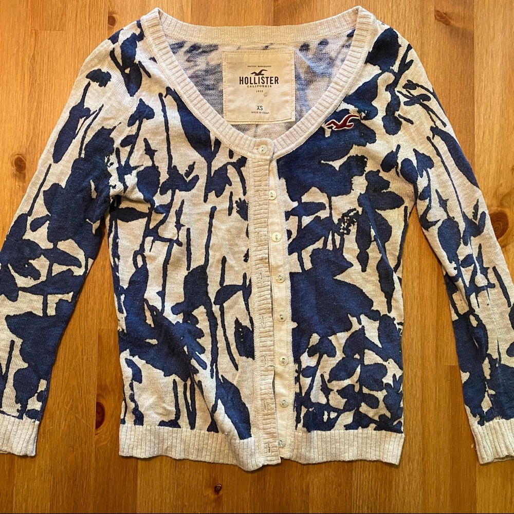 Hollister bold floral pattern cardigan XS